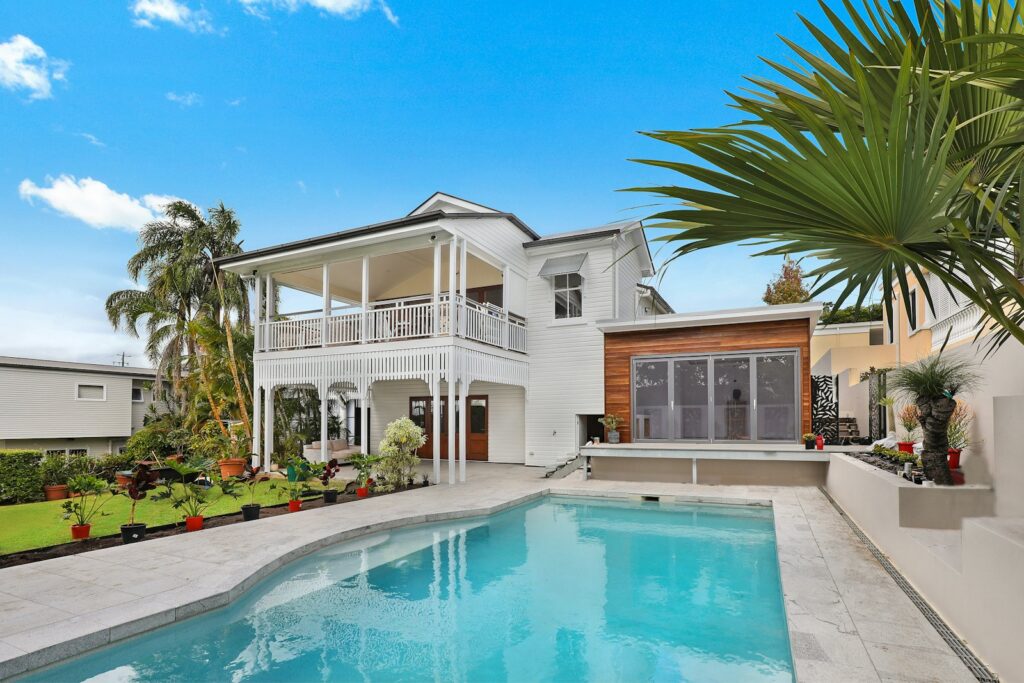 House with garden and pool